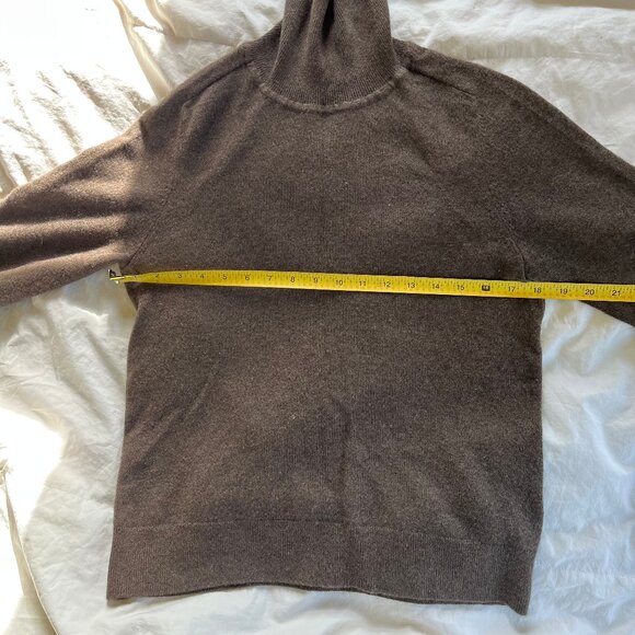 Quince Cashmere Turtleneck Sweater - Picture 3 of 4
